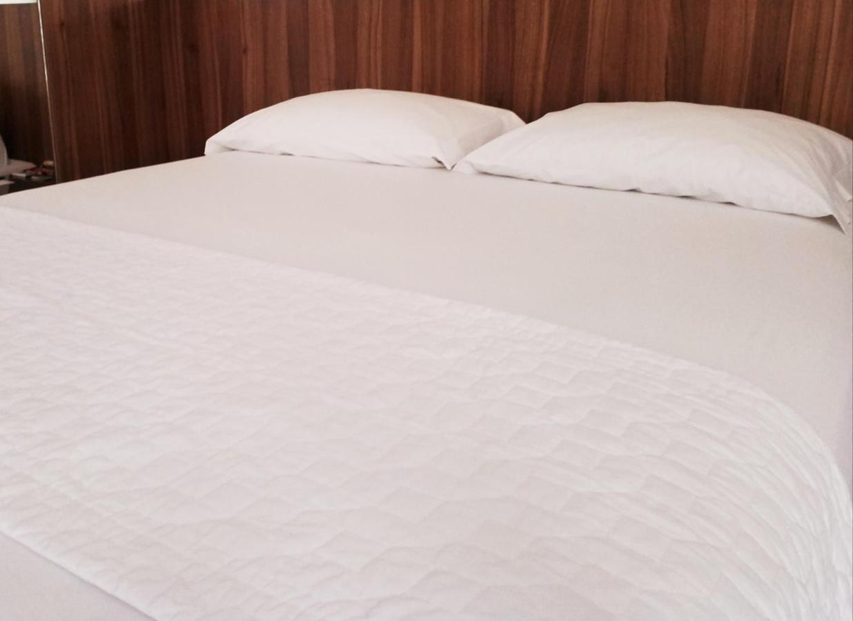 Luv Motel Жоїнвіль Екстер'єр фото